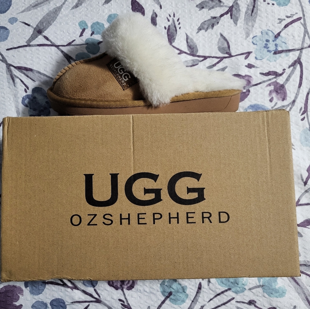 UGG Australia OZSHEPHERD Double Face Sheepskin Girls Slippers (Disquette) - Picture 4 of 11